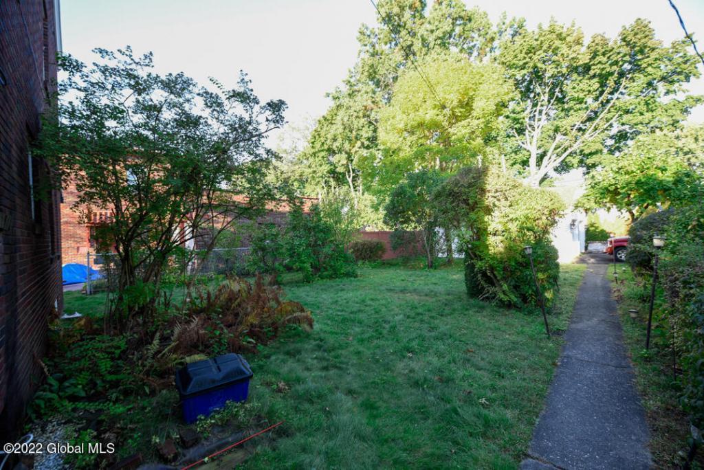 S Main Ave, Albany, NY 12208