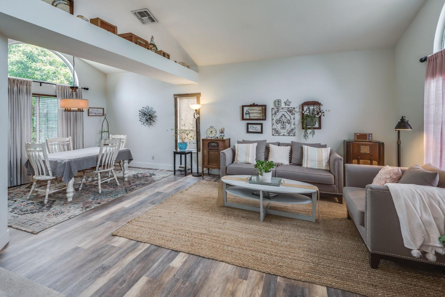 Oakborough Ave, Roseville, CA 95747