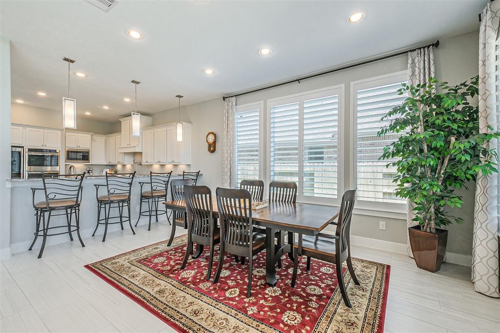 Woodleaf Lake Loop, Katy, TX 77493