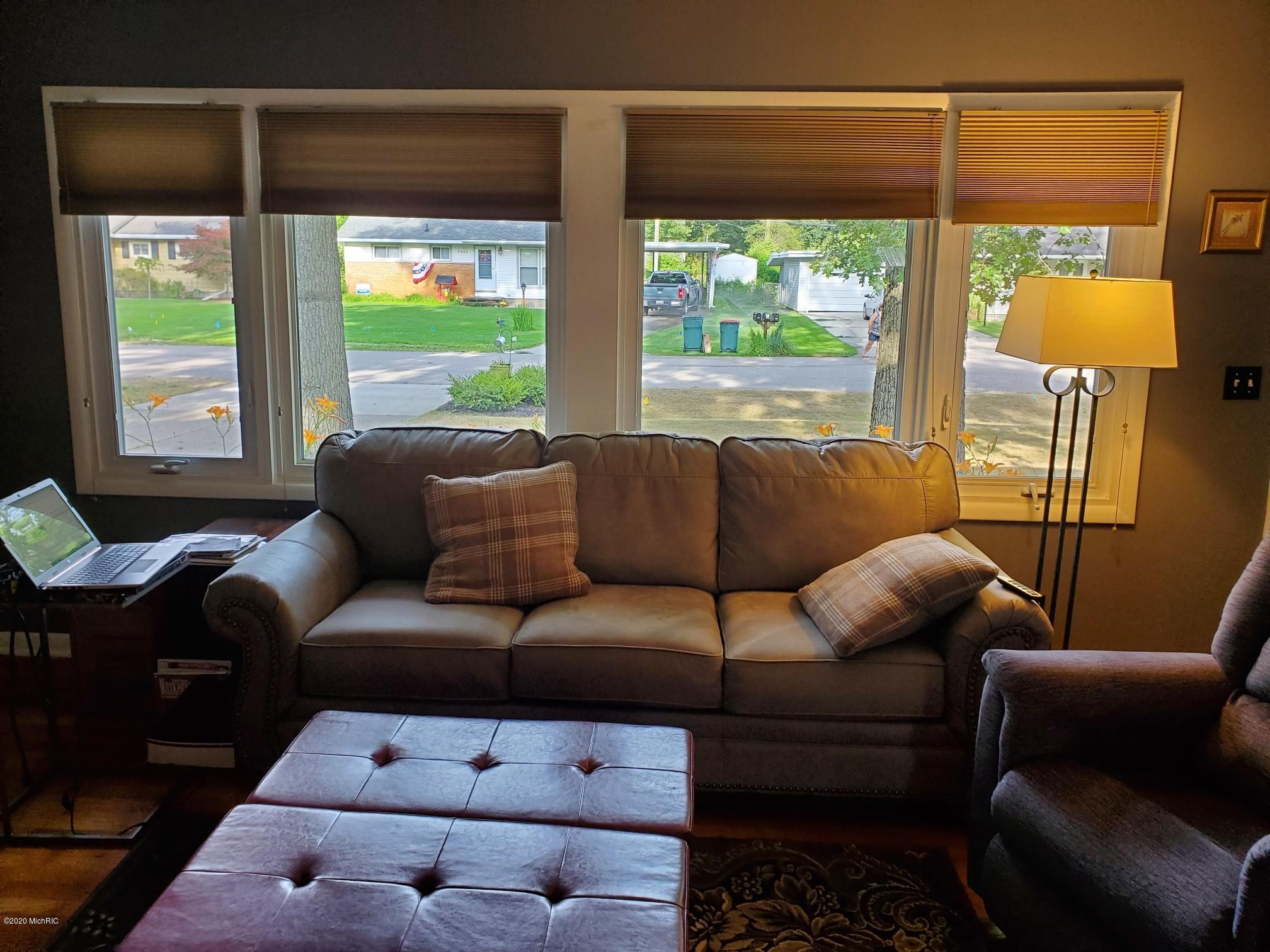 Chippewa Dr, Norton Shores, MI 49441