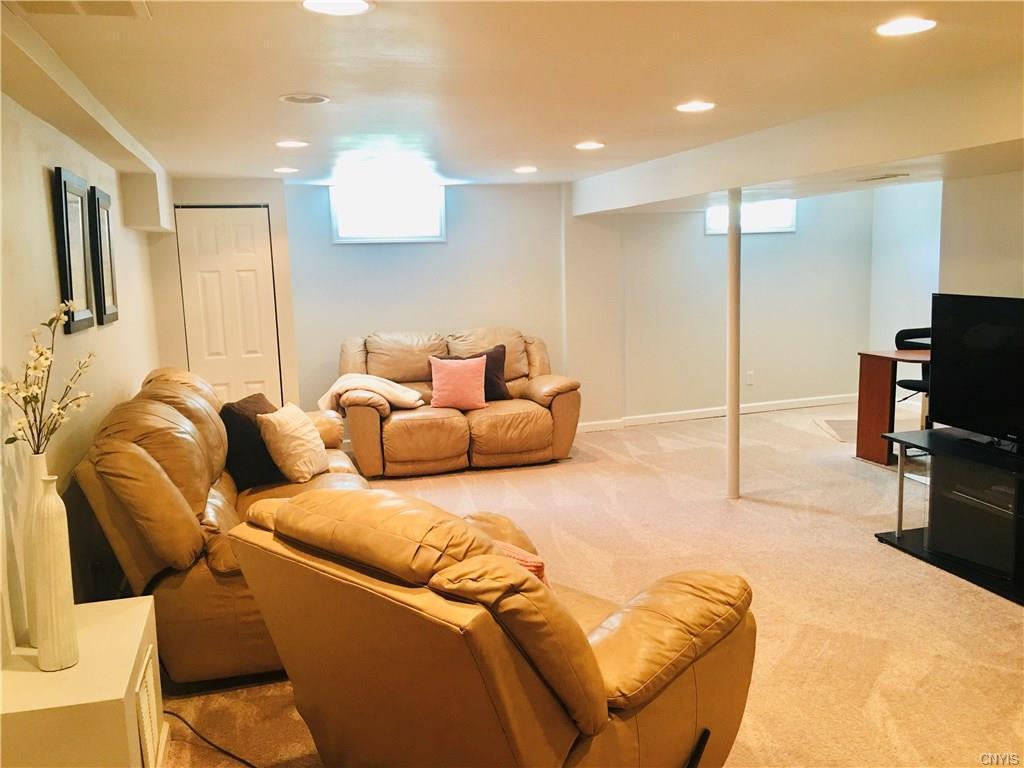 Bilmar Cir, Camillus, NY 13031