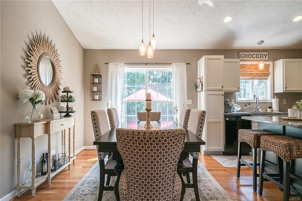Festa Fairway Ln, Baldwinsville, NY 13027