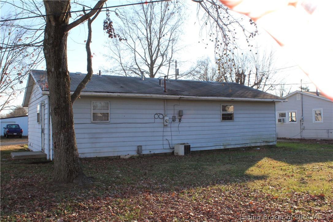 E Madison St, Scottsburg, IN 47170