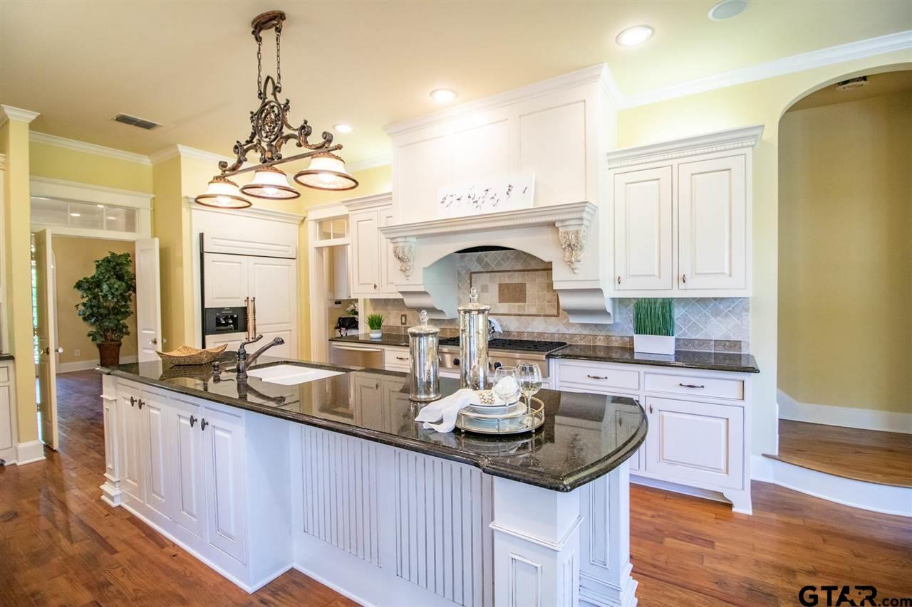 E South St, Lindale, TX 75771