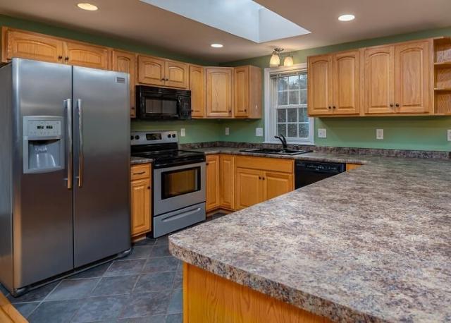 Kinsale Dr, Rochester, NH 03868