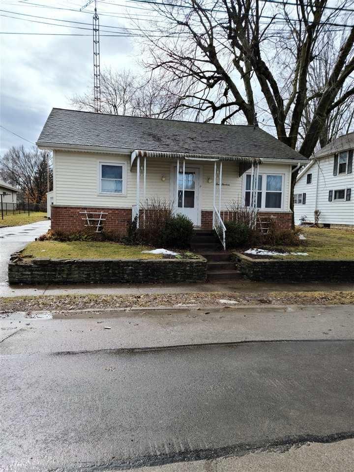 E Plum St, Centerville, IN 47330