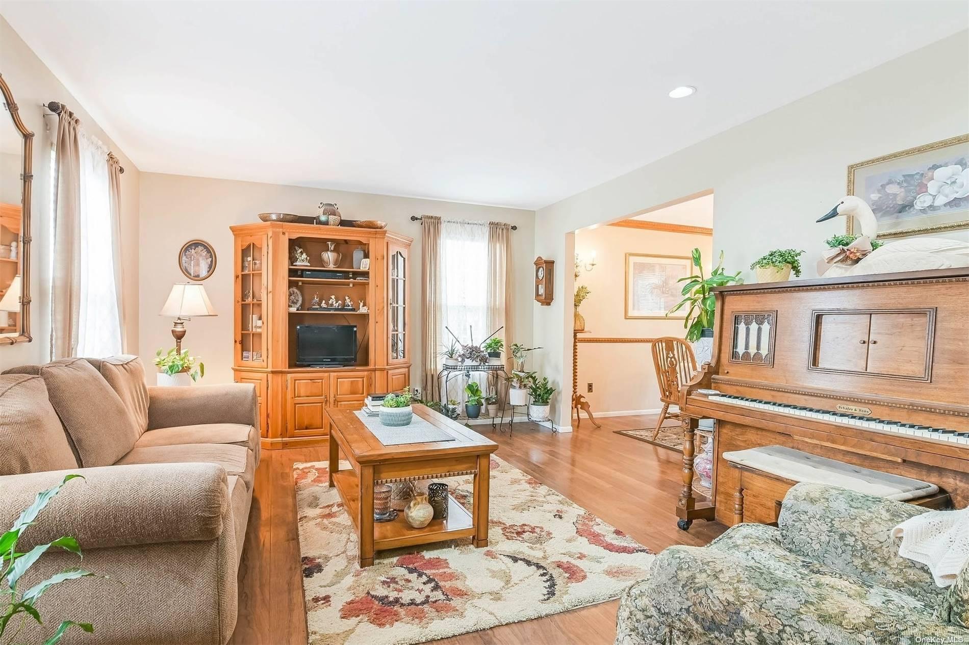 Scenic Hills Dr, Ridge, NY 11961
