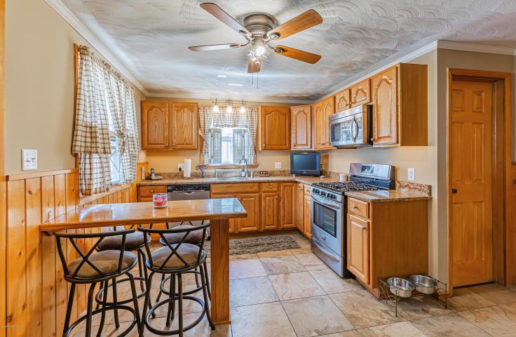 Walnut St, Luzerne, PA 18709