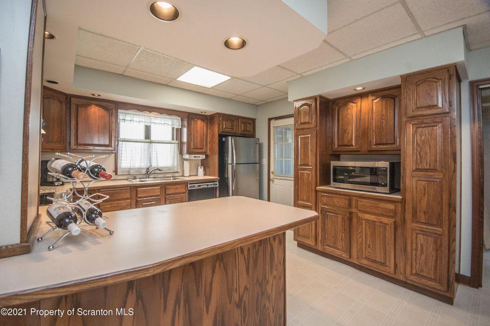 Willow Ave, Olyphant, PA 18447