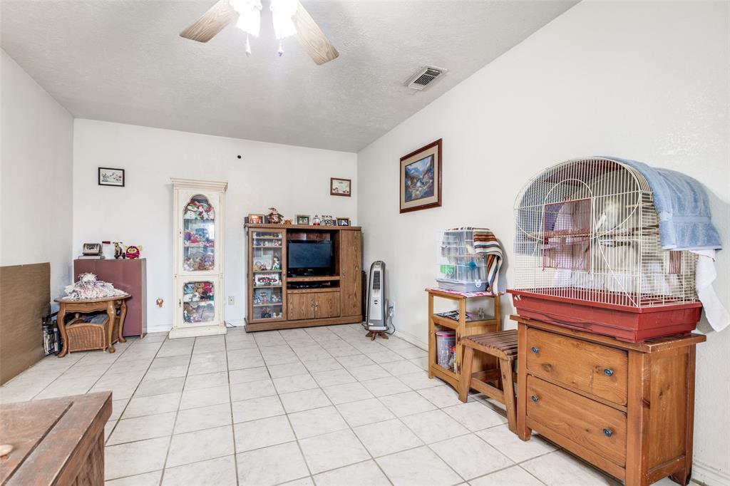 Gaffney Dr, Freeport, TX 77541