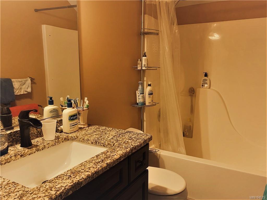 Elmleaf Dr, Buffalo, NY 14227