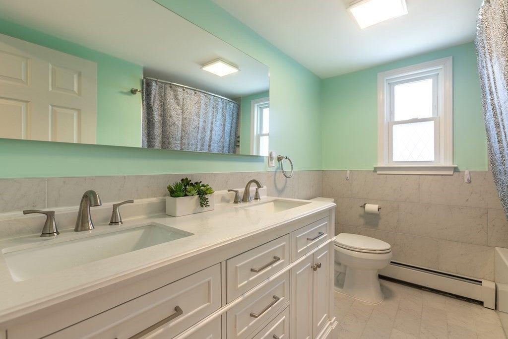 Oak St, Winchester, MA 01890