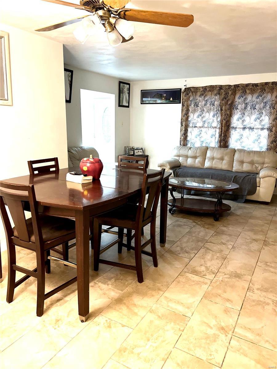 Gillon Ct, Florissant, MO 63034
