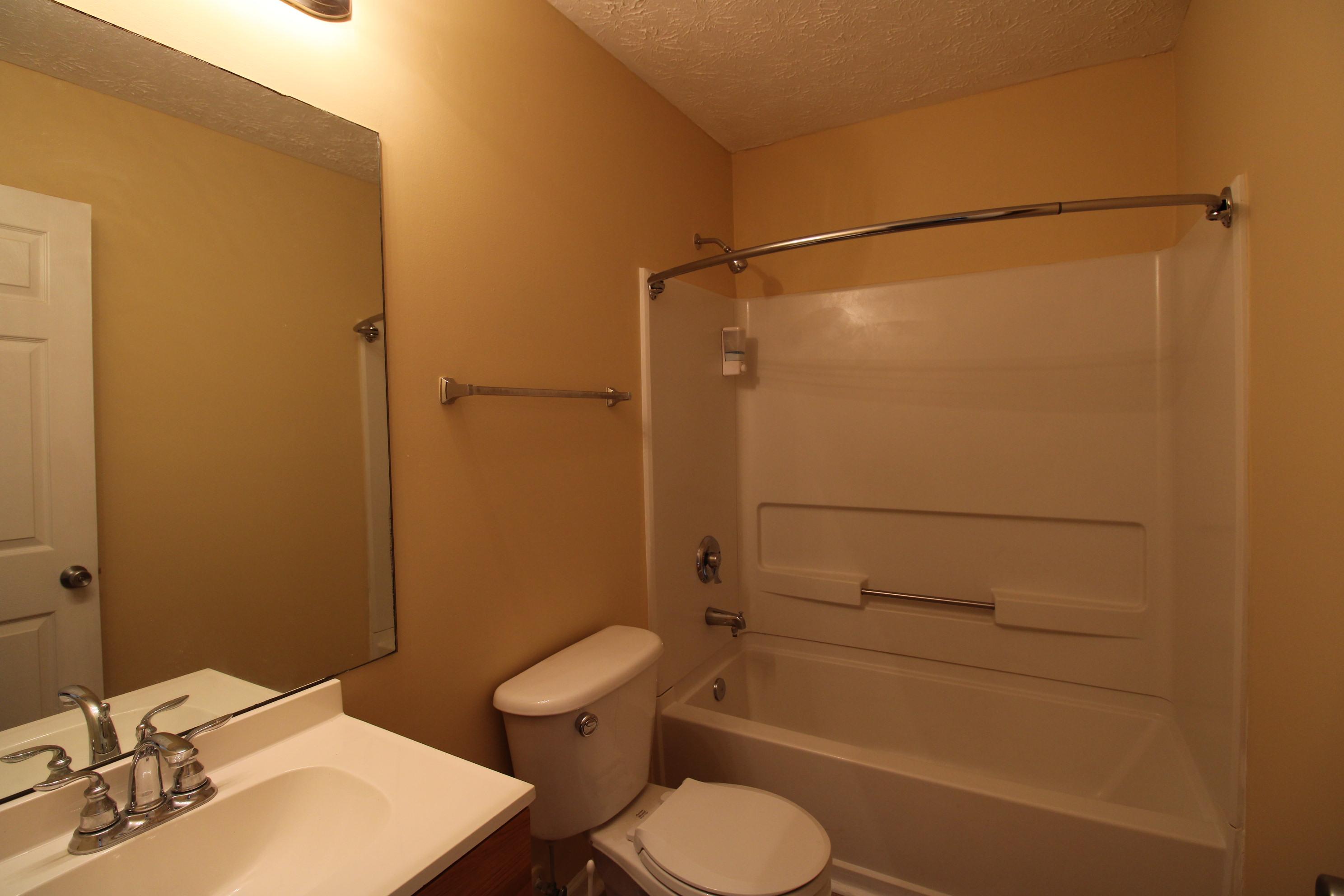 Lakeview Cir, Union City, GA 30291