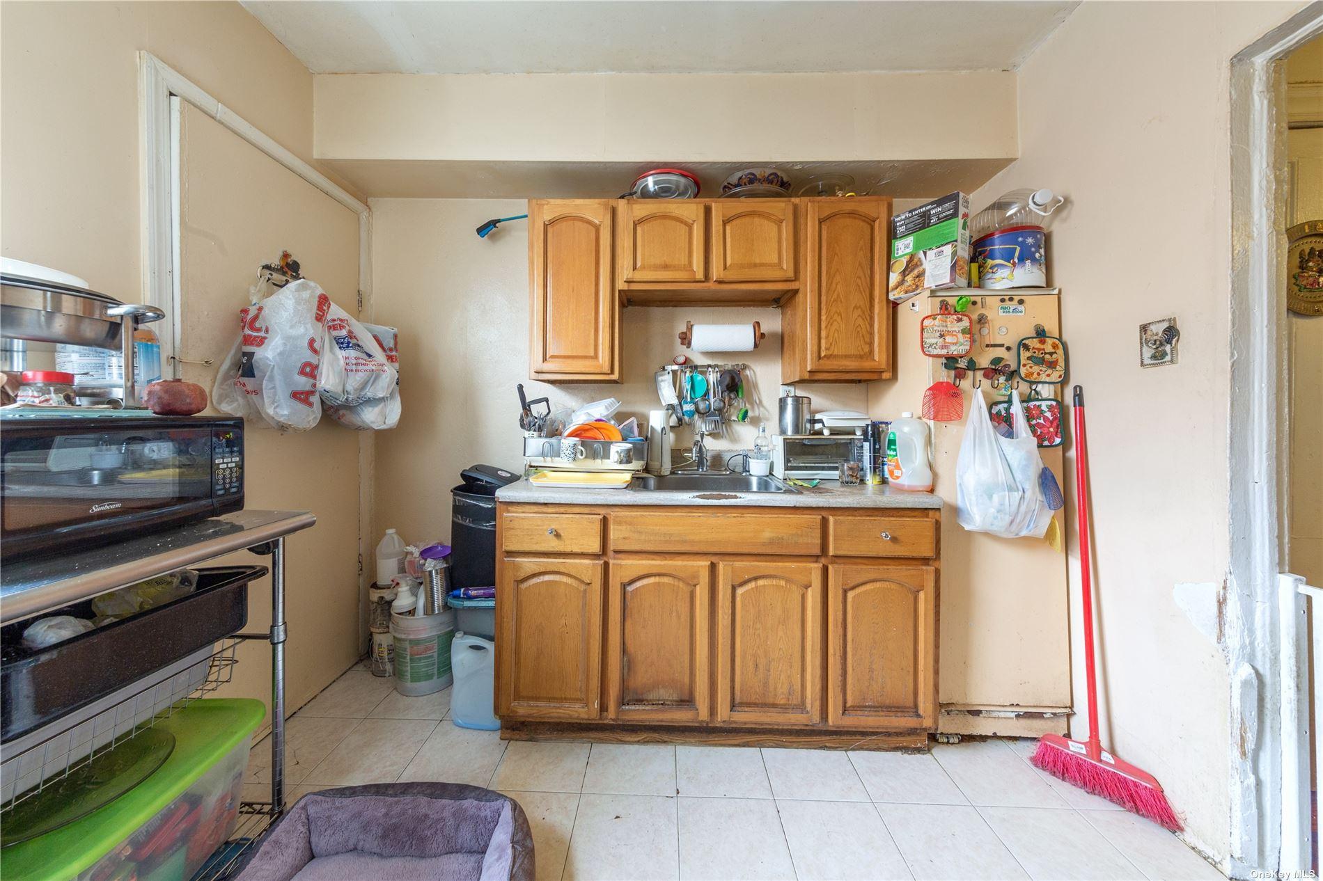 Belmont Ave, Brooklyn, NY 11208