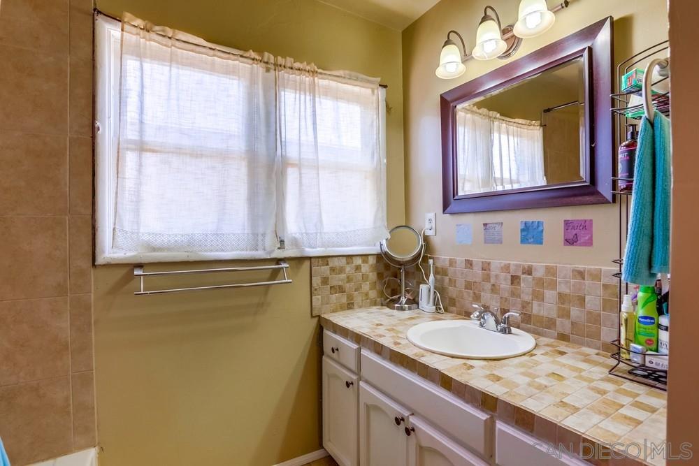 S San Jacinto Dr, San Diego, CA 92114