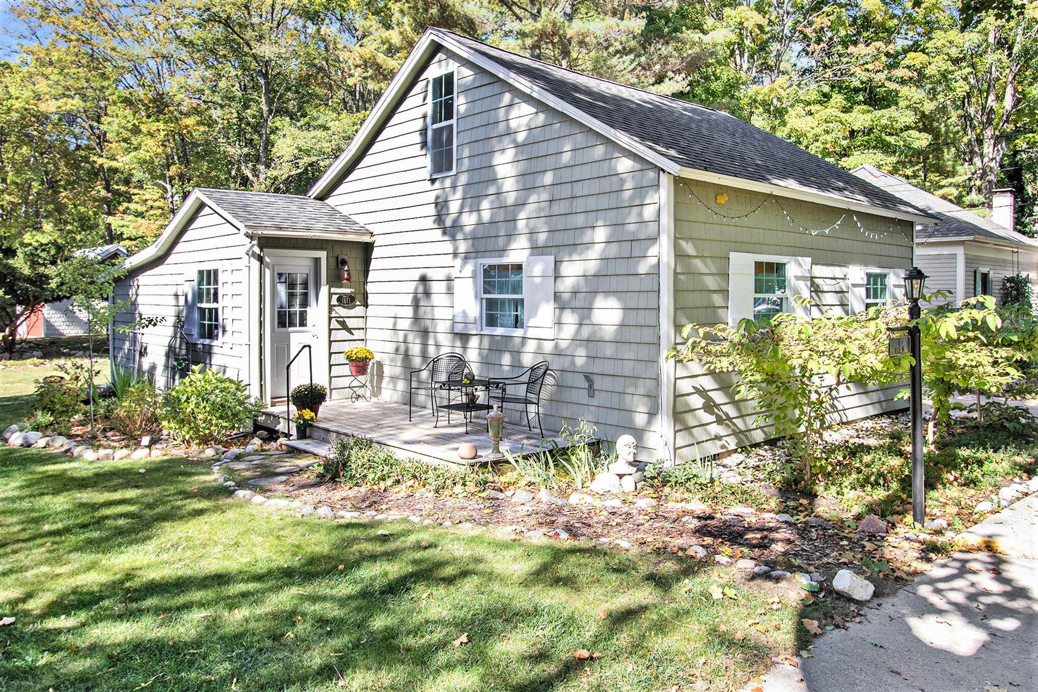 N Dover St, Pentwater, MI 49449
