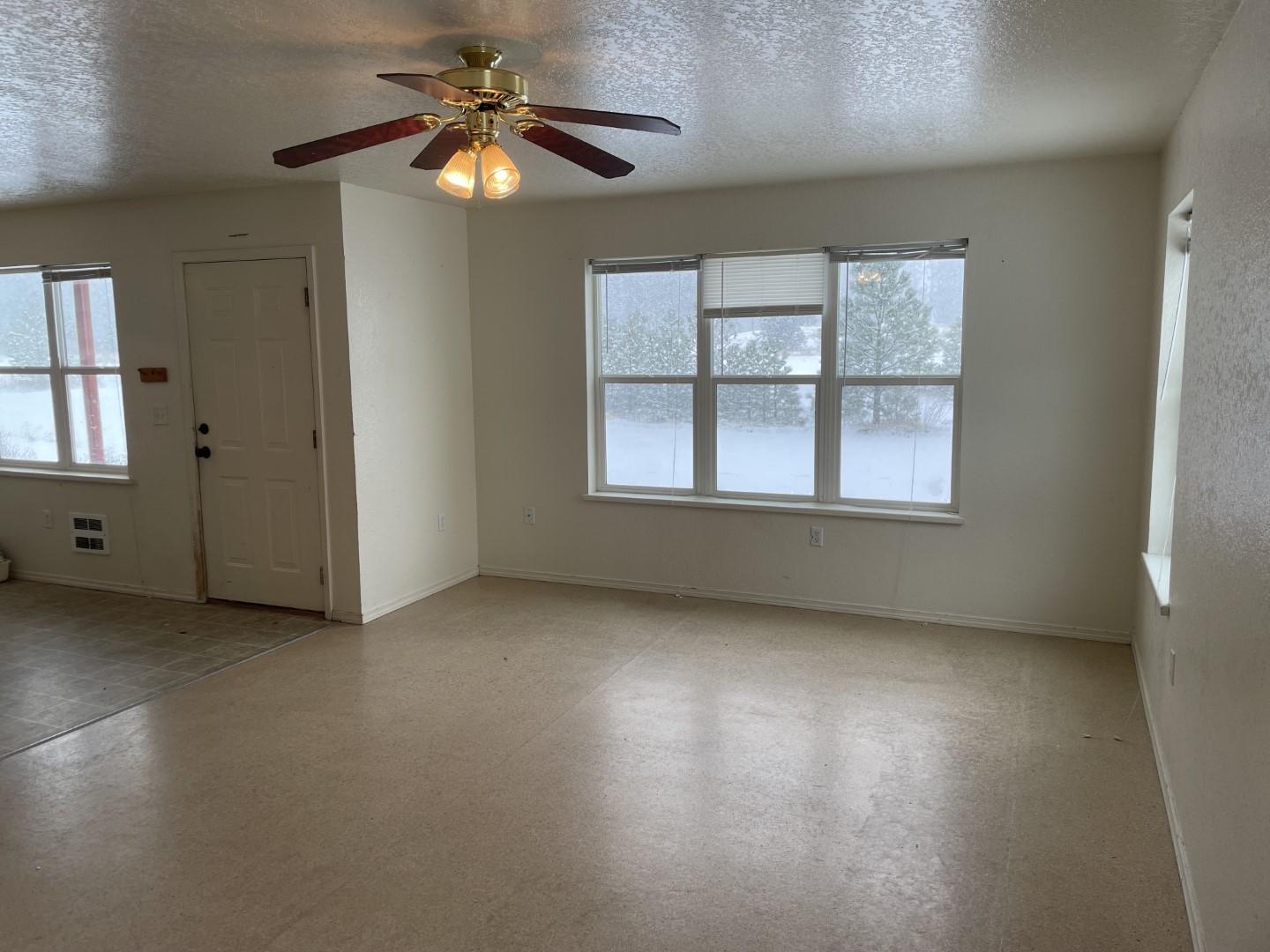 Sparrow Ln, Ronan, MT 59864