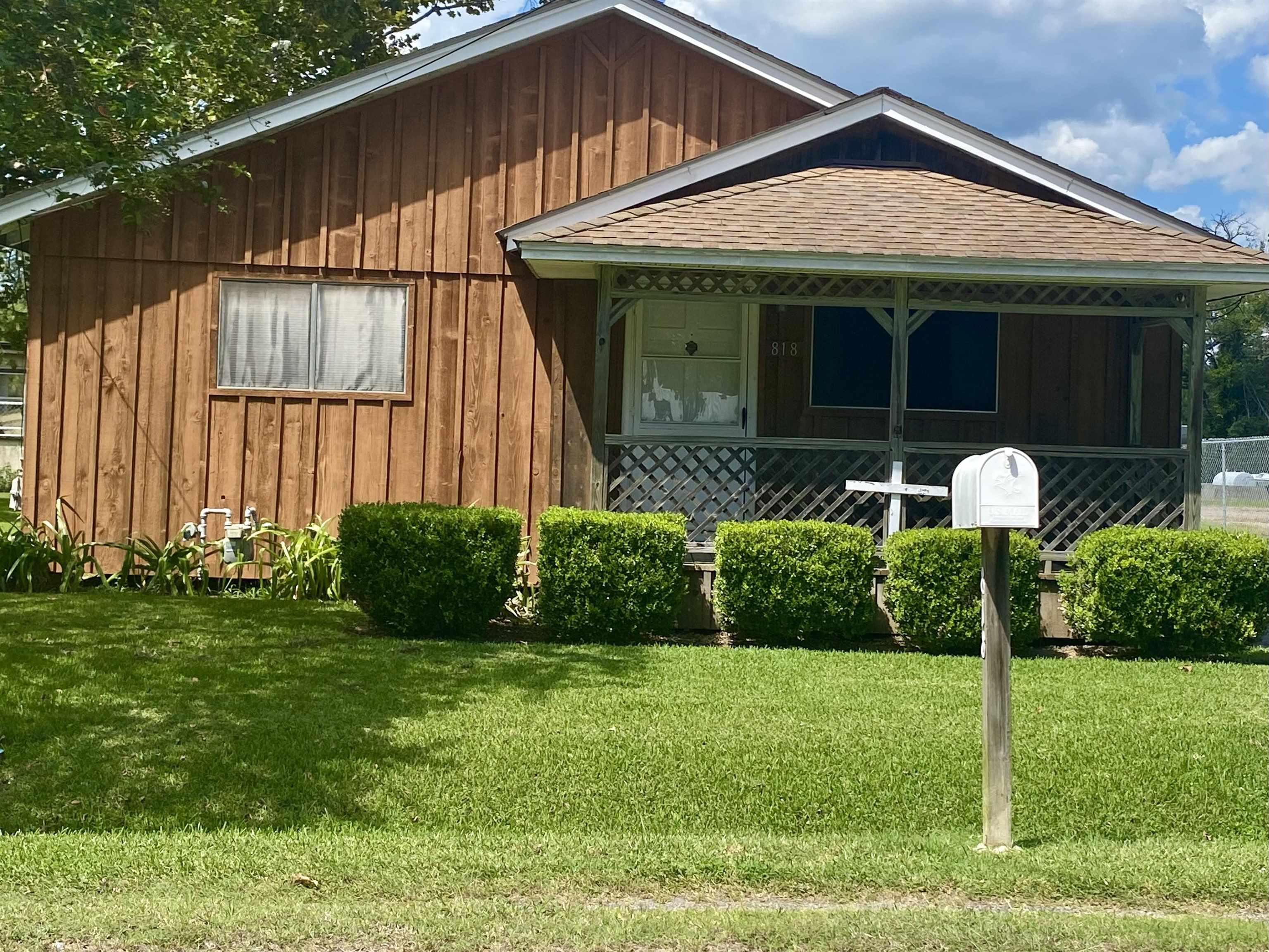 W Scott St, Orange, TX 77630