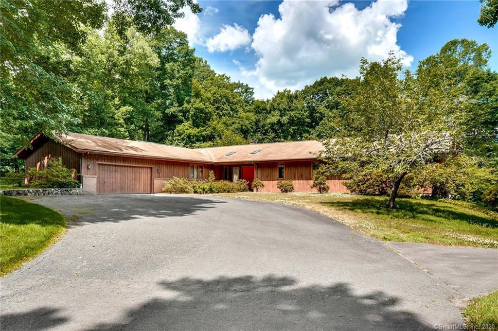 Wimbledon Ln, Easton, CT 06612