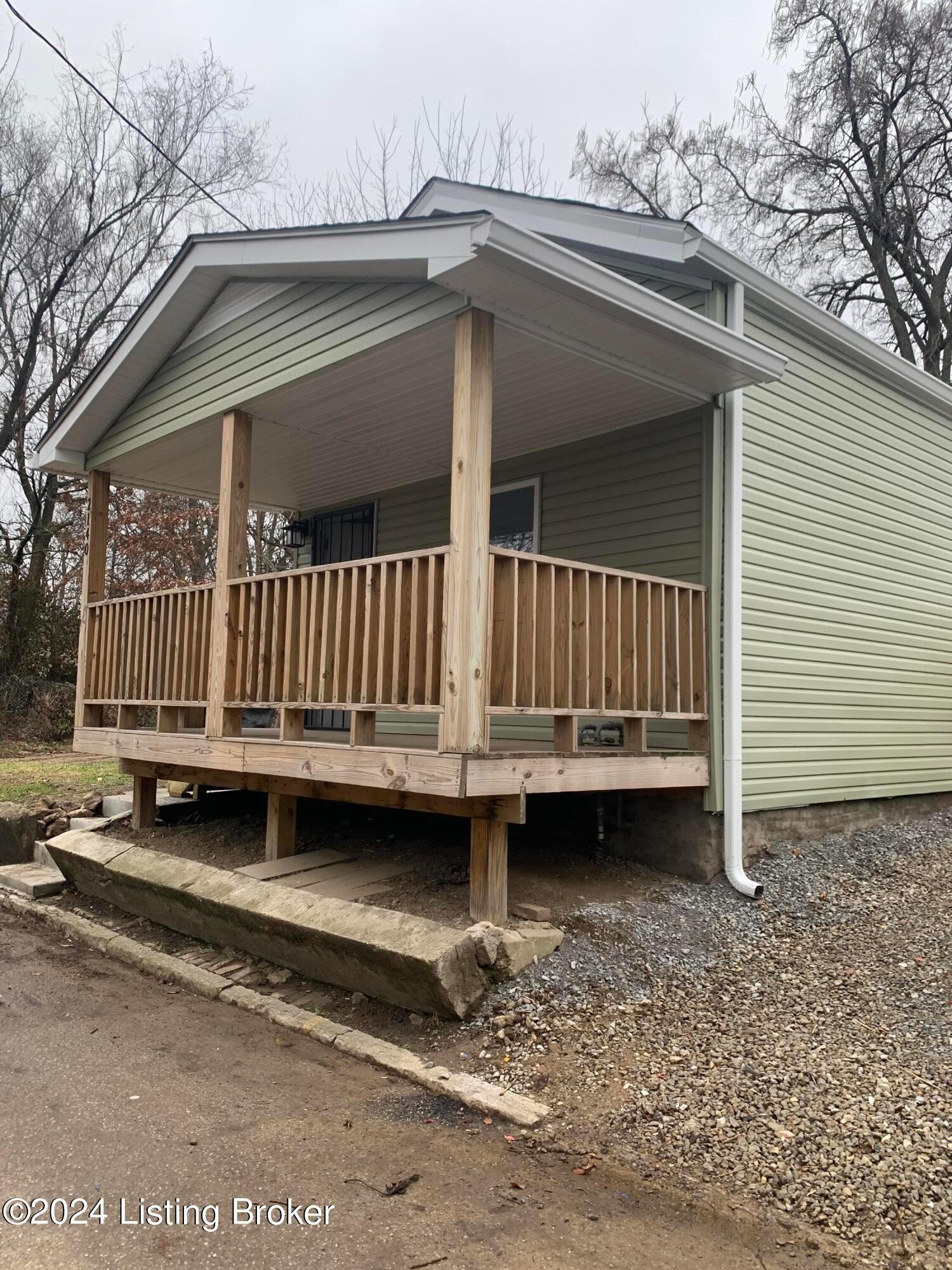 Columbia St, Louisville, KY 40212