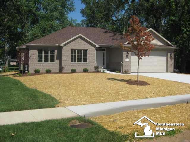 Rose Crest Blvd, Monroe, MI 48162