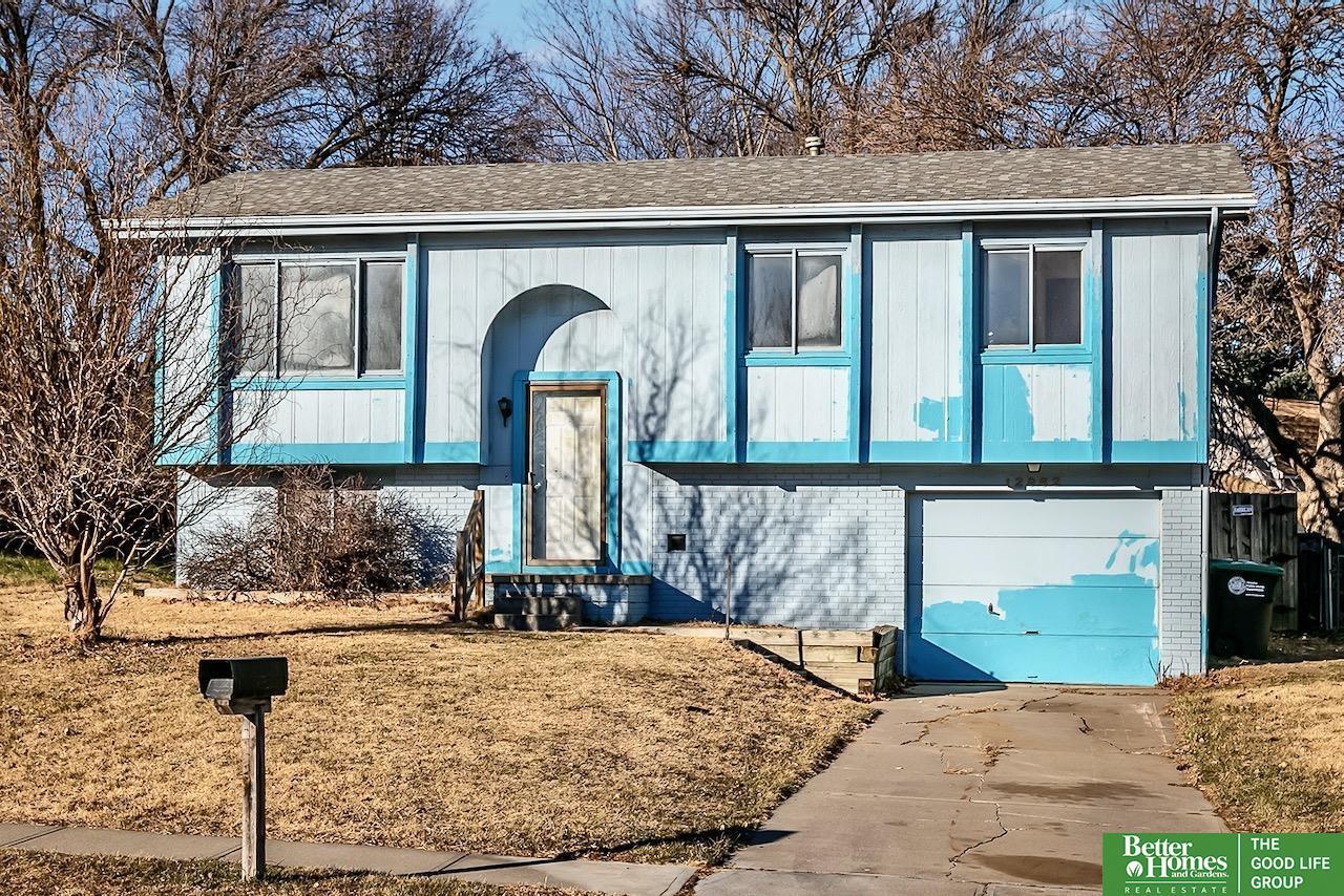 Meredith Ave, Omaha, NE 68164