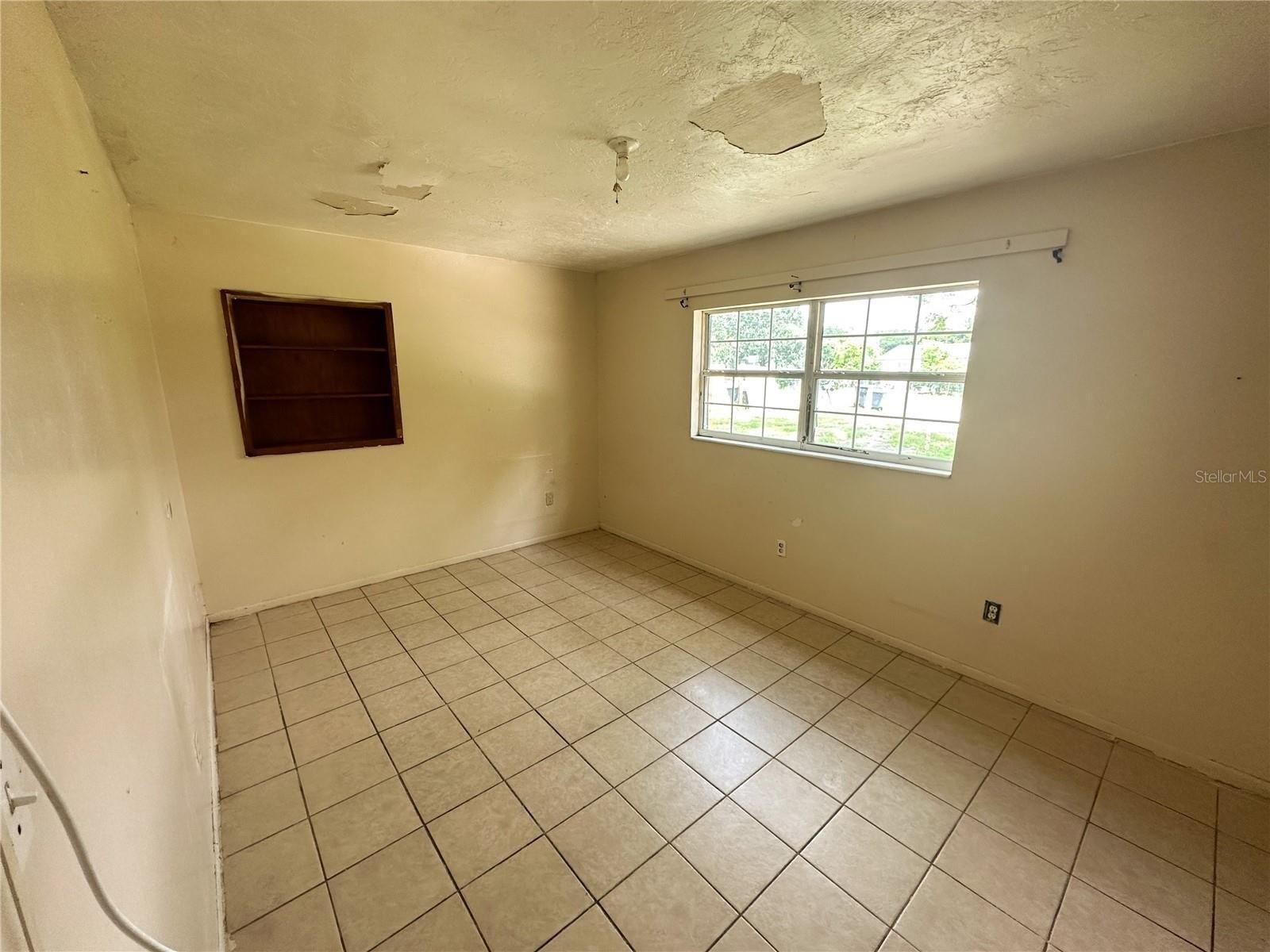 Lindsey St, Dover, FL 33527