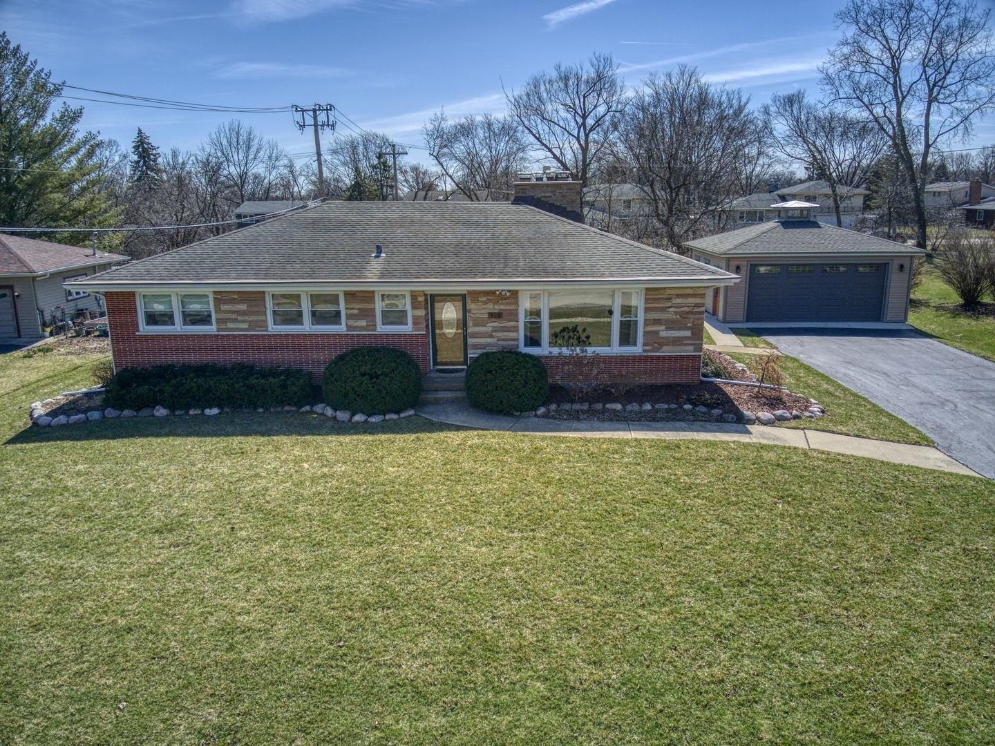 W Helen Rd, Palatine, IL 60067