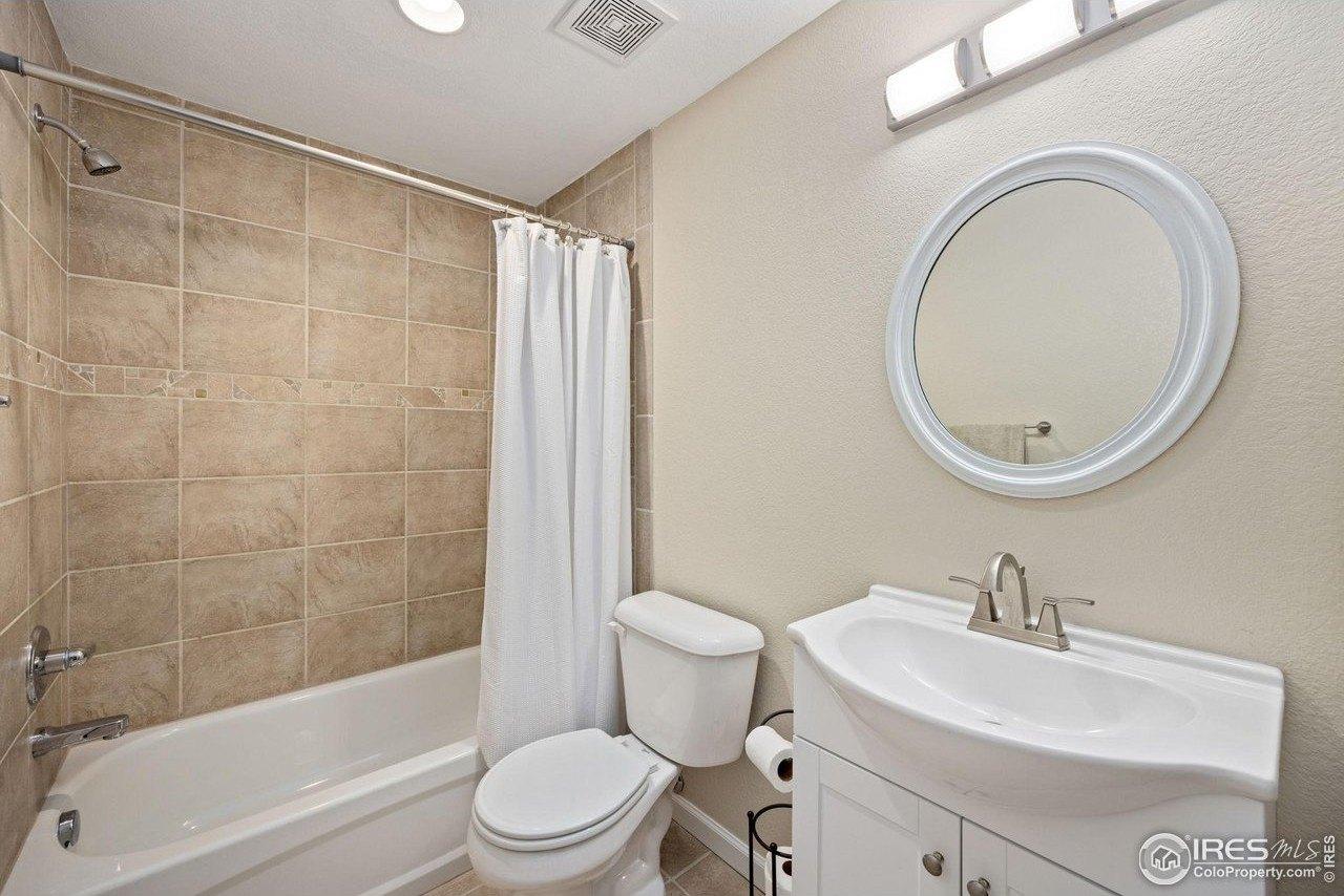 Sierra Ave, Longmont, CO 80501