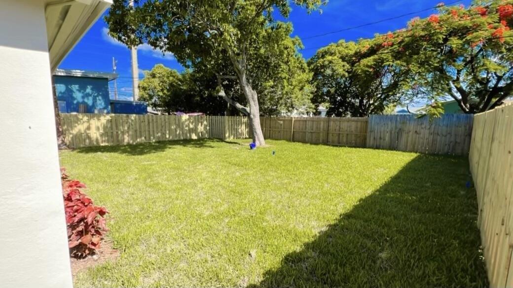 33rd St, West Palm Beach, FL 33407