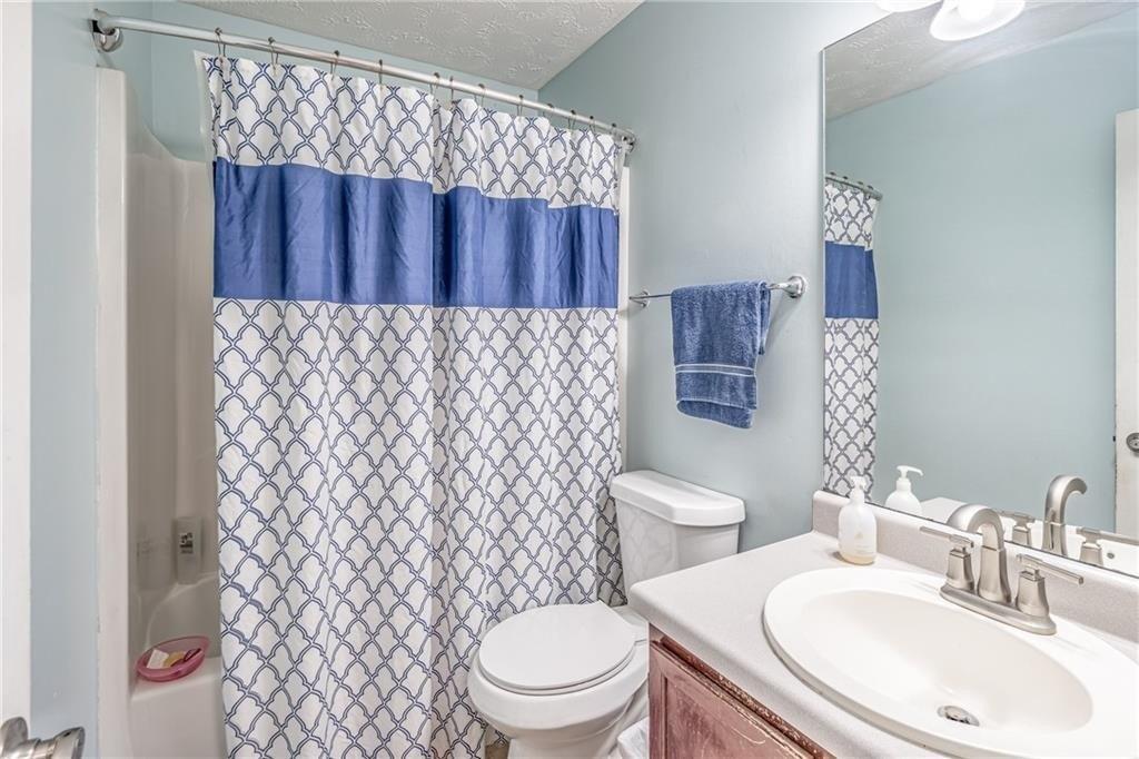 Prestwyck Oak Pl, Lawrenceville, GA 30043