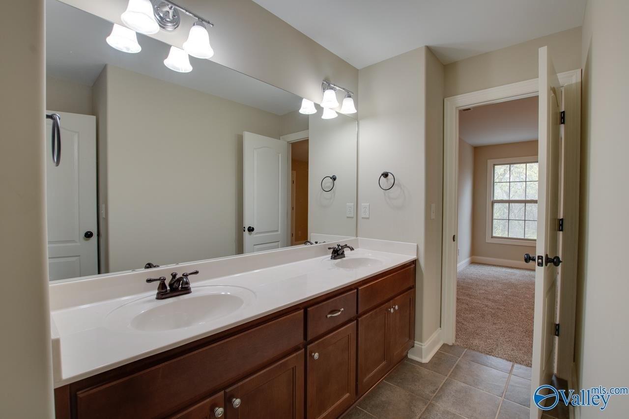 Lakeside Trl Sw, Huntsville, AL 35803