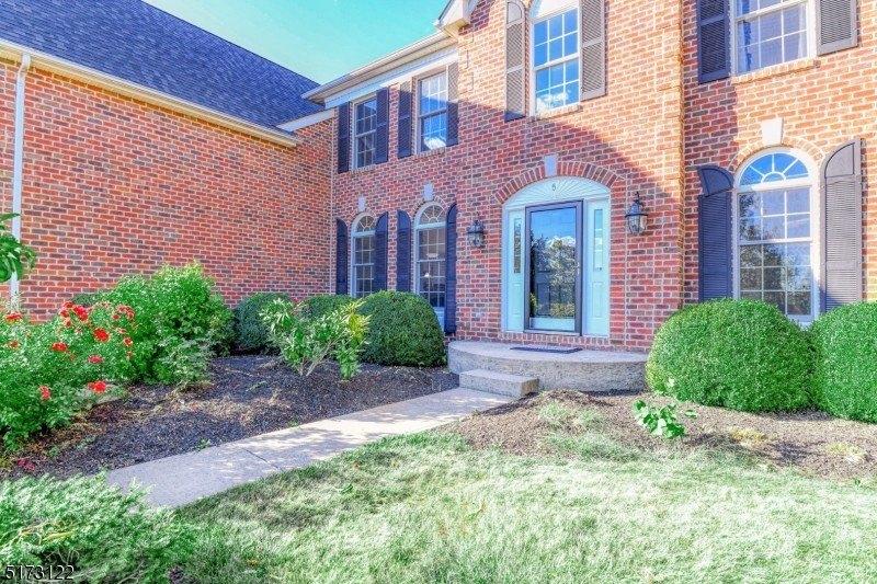 Hidden Valley Way, Asbury, NJ 08802