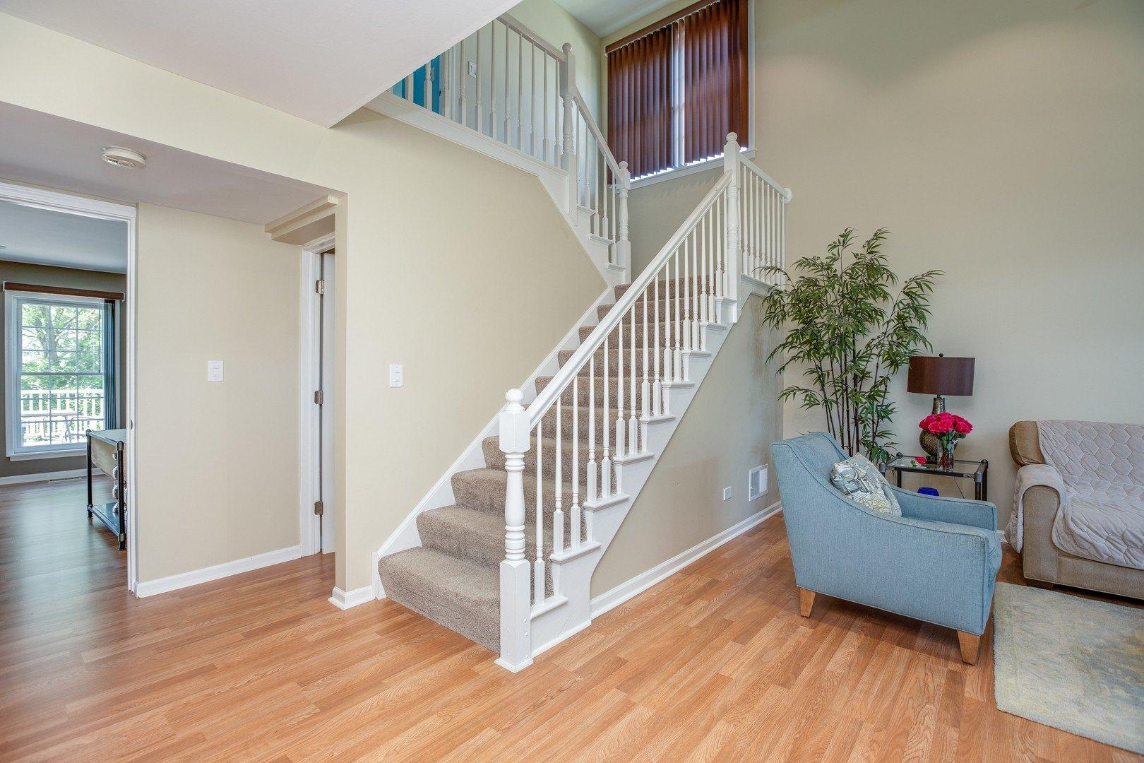 Huntington Dr, Carol Stream, IL 60188