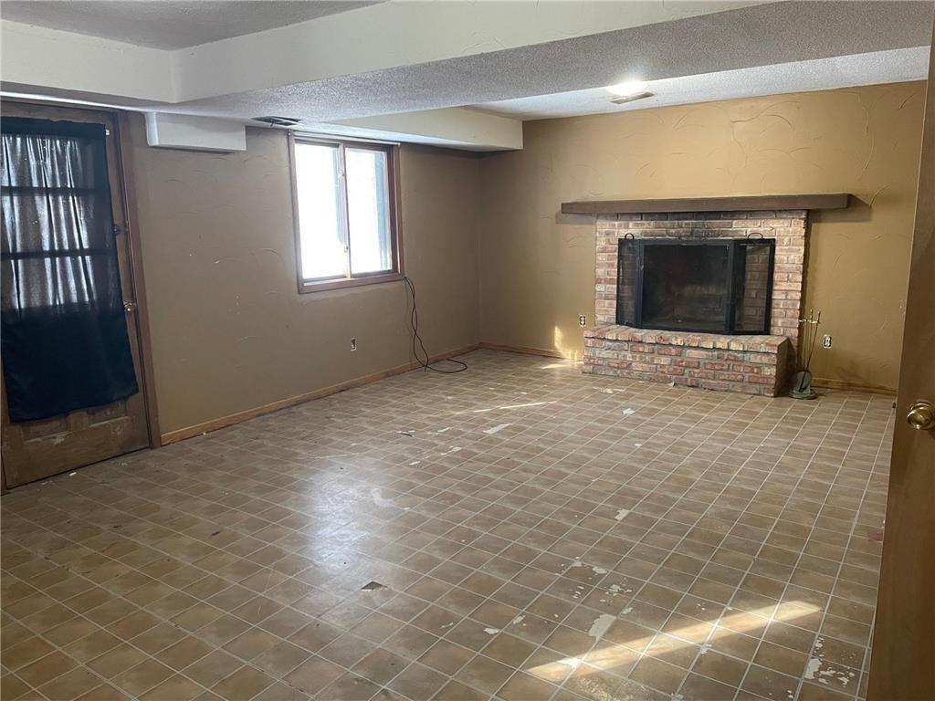 Circle Dr, Burnsville, MN 55337