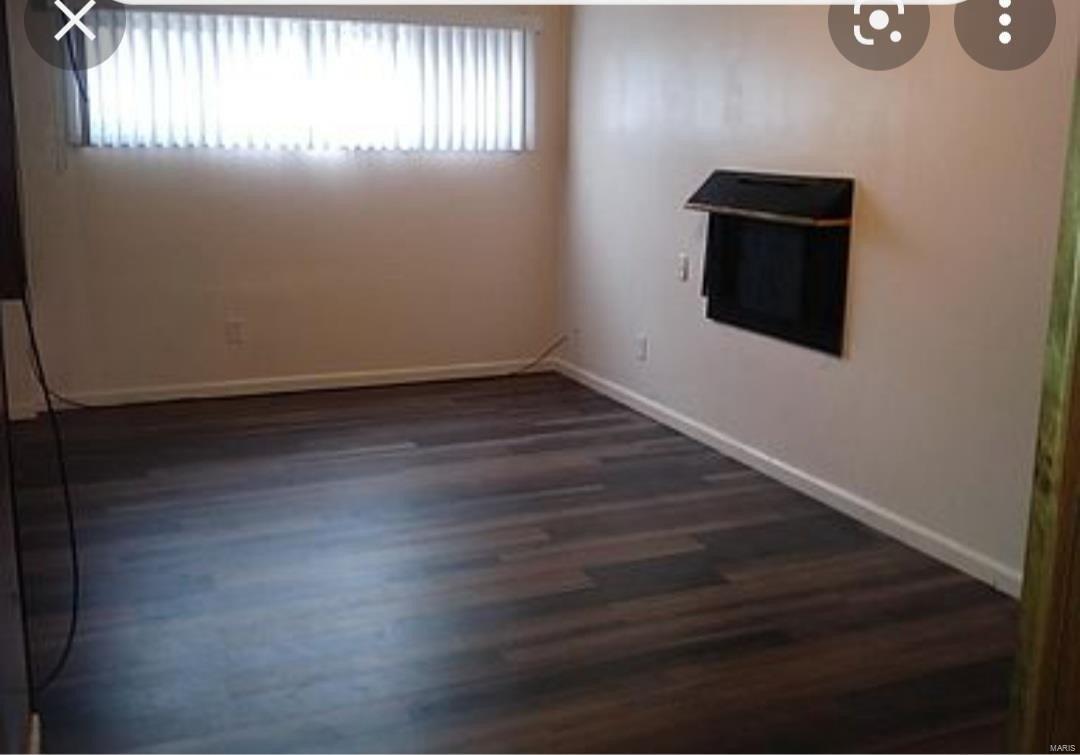 Dennis Dr, Saint Louis, MO 63136