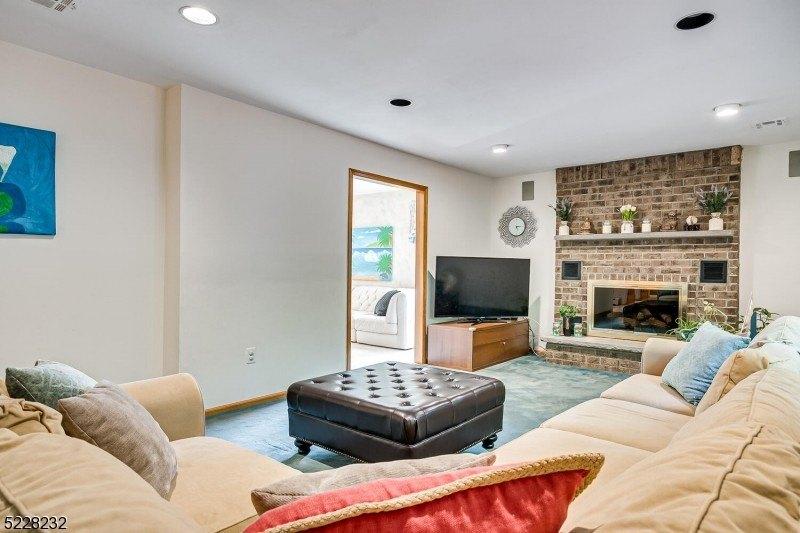 Anthony Ave, Edison, NJ 08820