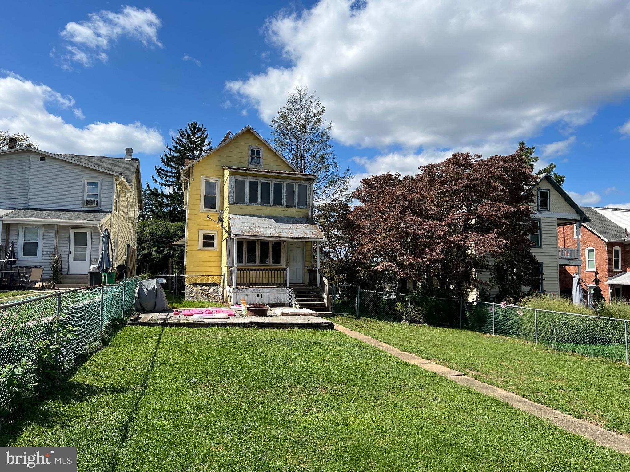 New Holland Ave, Reading, PA 19607