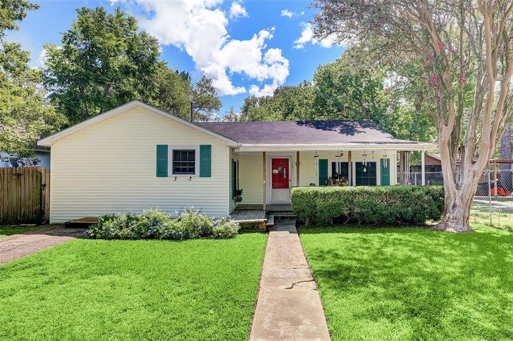 W Coombs St, Alvin, TX 77511