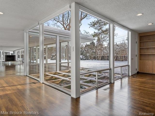 Judy Ln, Bloomfield Hills, MI 48304