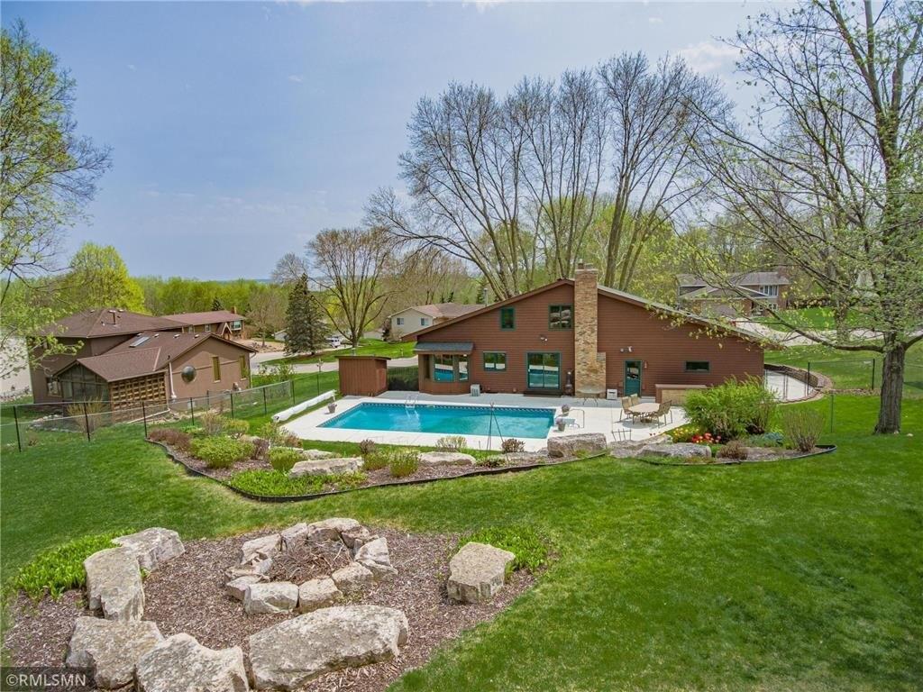 Valley View Rd, Chaska, MN 55318