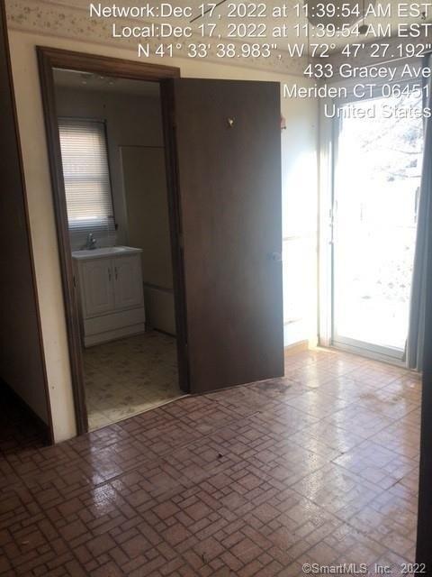 Gracey Ave, Meriden, CT 06451