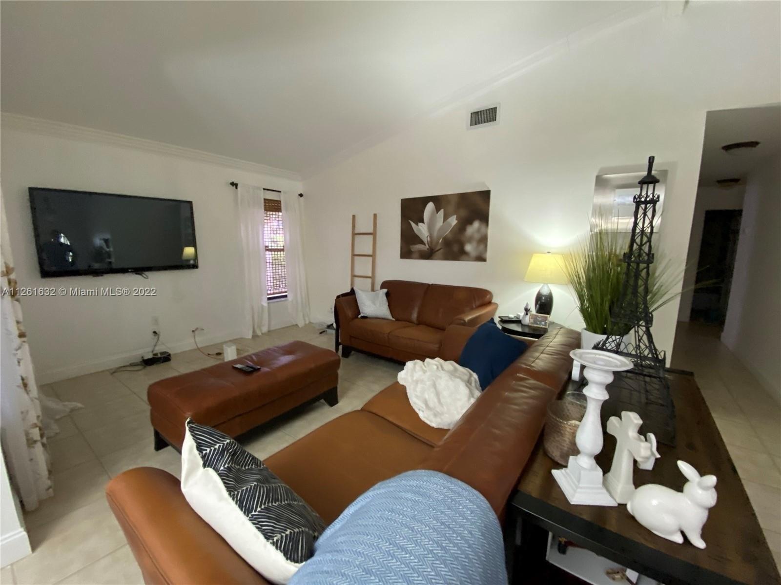 Forest Cir, Hollywood, FL 33026