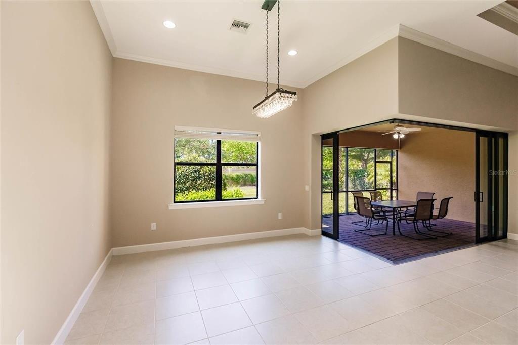 Camden Lakes Cir, Naples, FL 34110