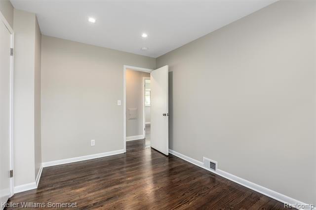 E 13 Mile Rd, Warren, MI 48092