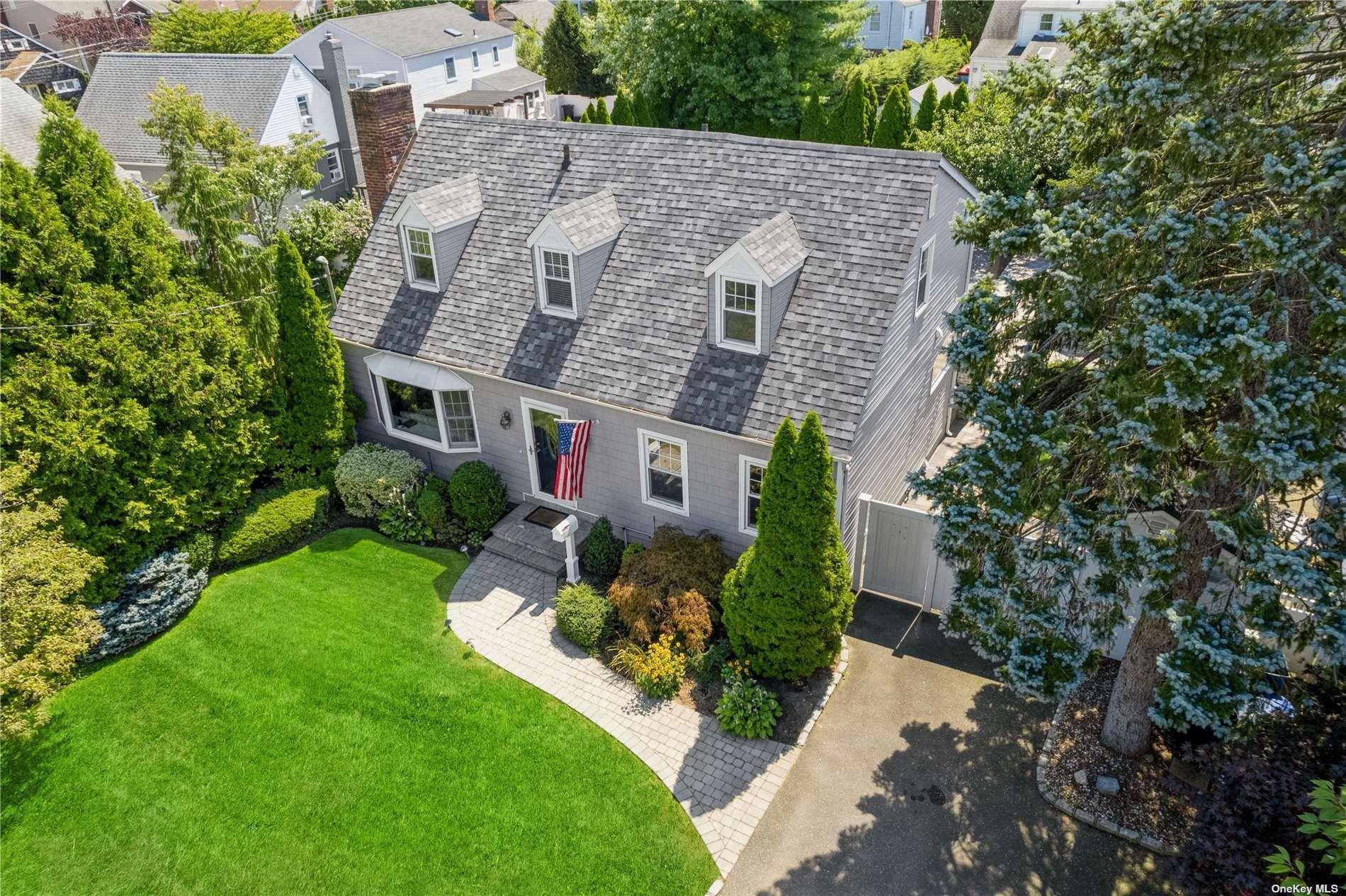 Clifford Ct, Malverne, NY 11565