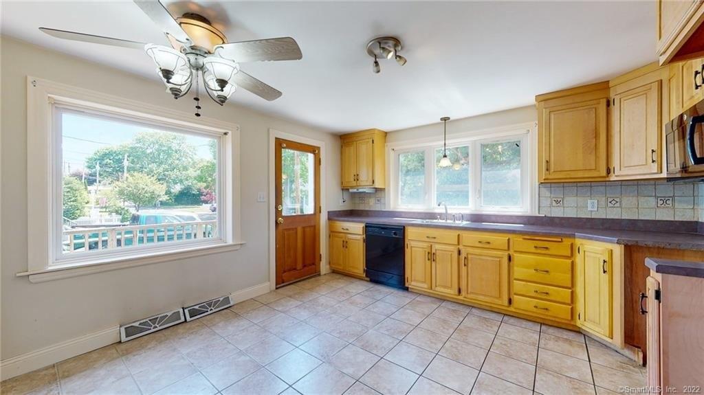 Weybosset St, Shelton, CT 06484