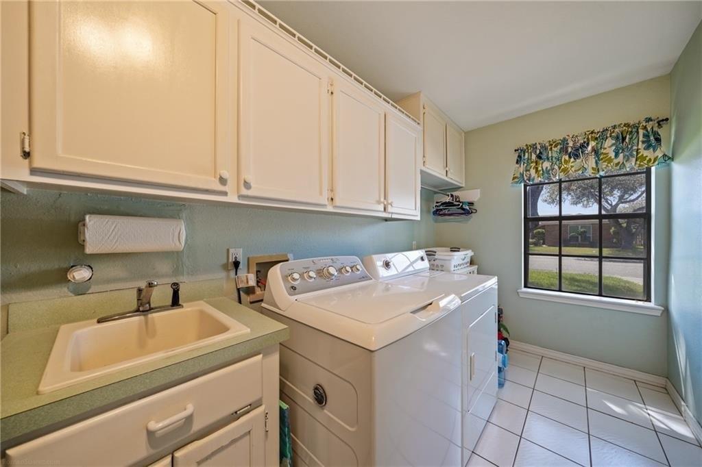 Palm Ave, Kingsville, TX 78363