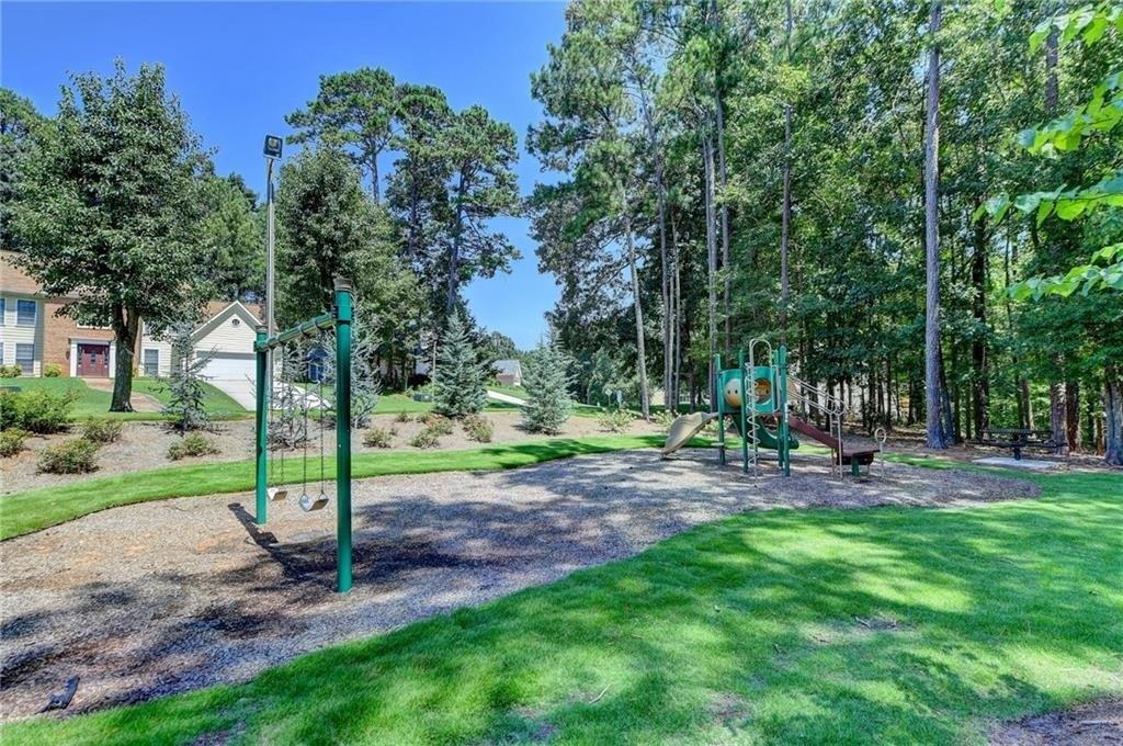 Mountain Oaks Pkwy, Stone Mountain, GA 30087